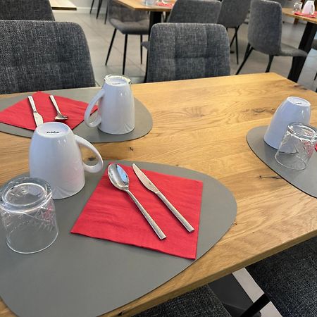 Cit'Hotel Le Welcome Мутьє Екстер'єр фото
